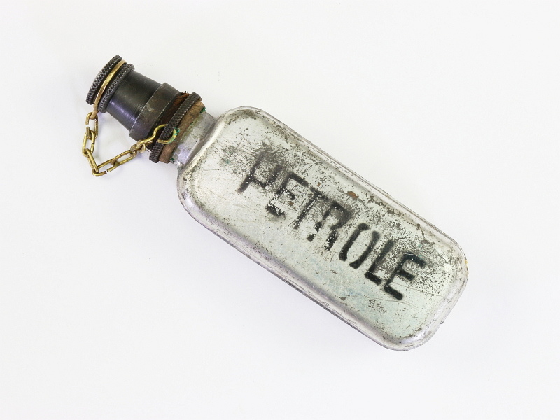 French Model 1945 MG & Rifle Tin Oil Bottle 